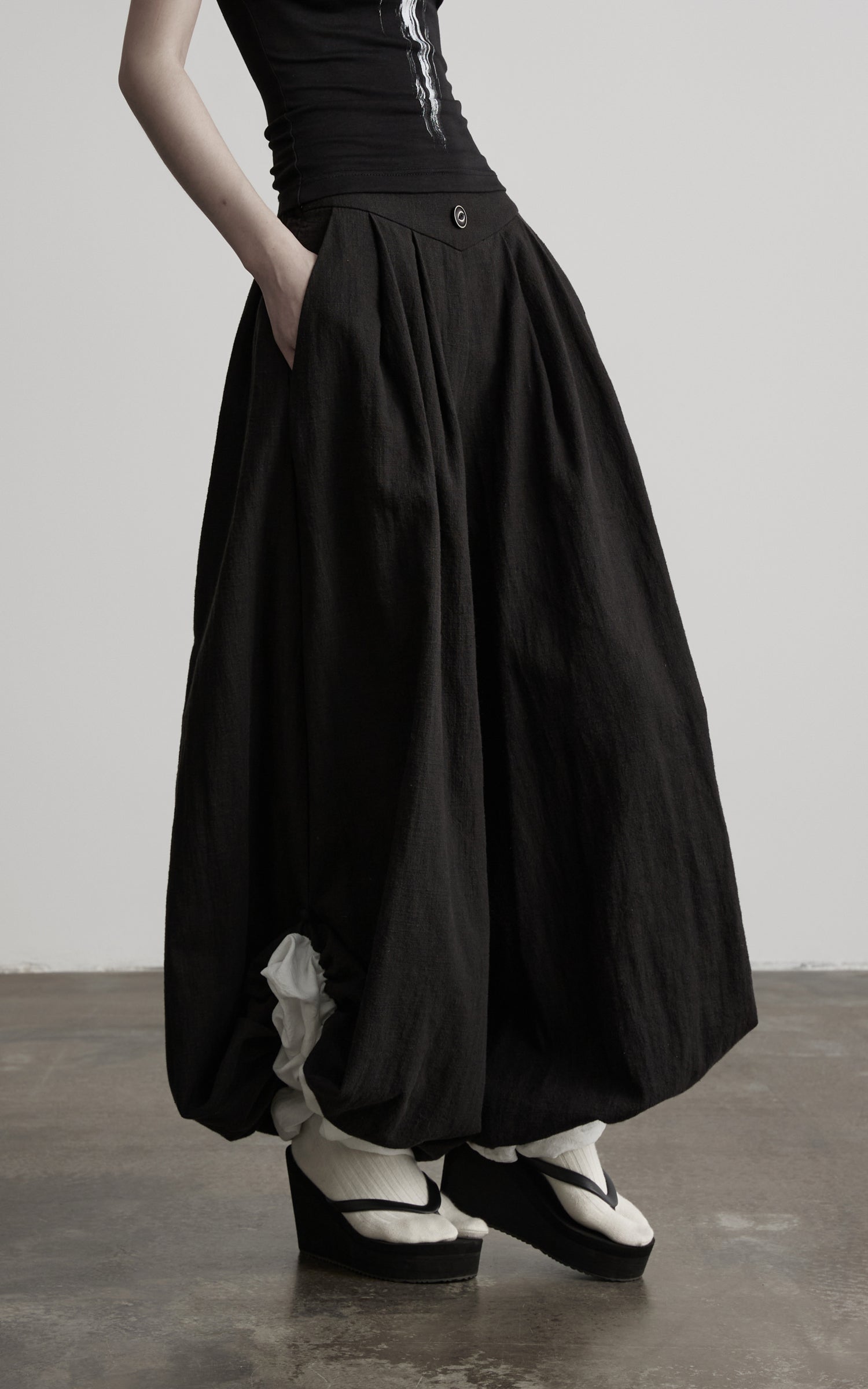 DOINDULGE Low-Rise Pleated Wide-Leg Balloon Pants