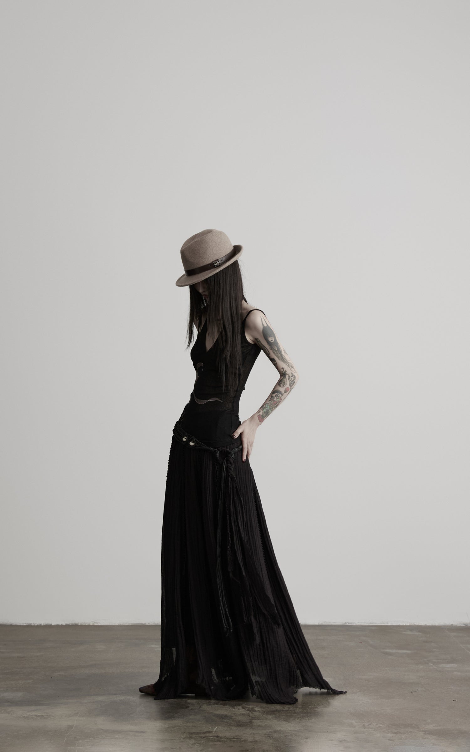 <tc>DOINDULGE</tc> 手編みのベルト しわ加工のマキシスカート