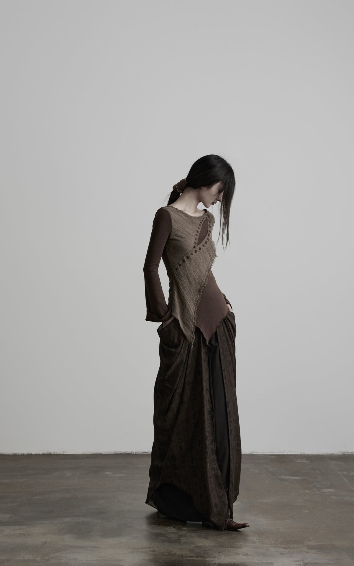 <tc>DOINDULGE</tc> ボートネックパネルアシンメトリックロングスリーブトップ