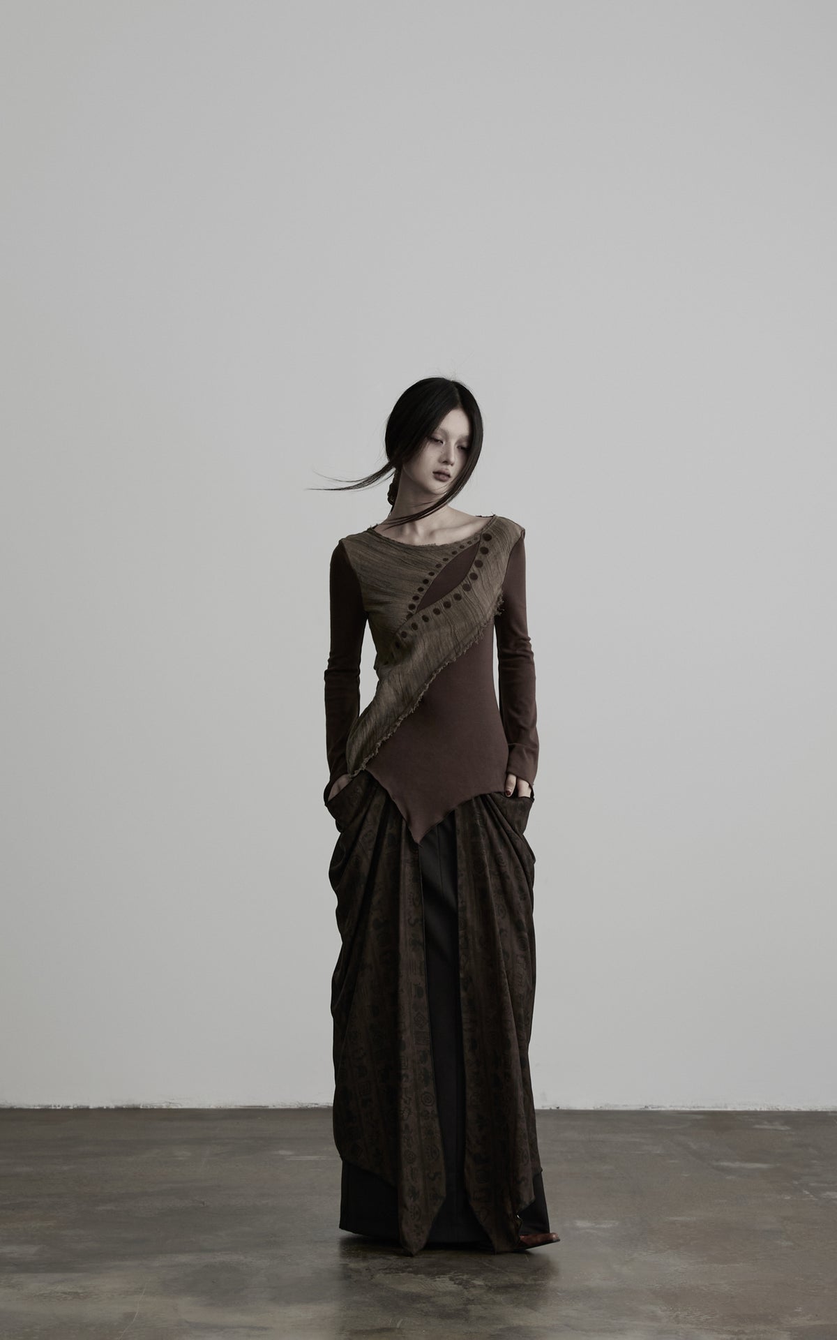 <tc>DOINDULGE</tc> ボートネックパネルアシンメトリックロングスリーブトップ