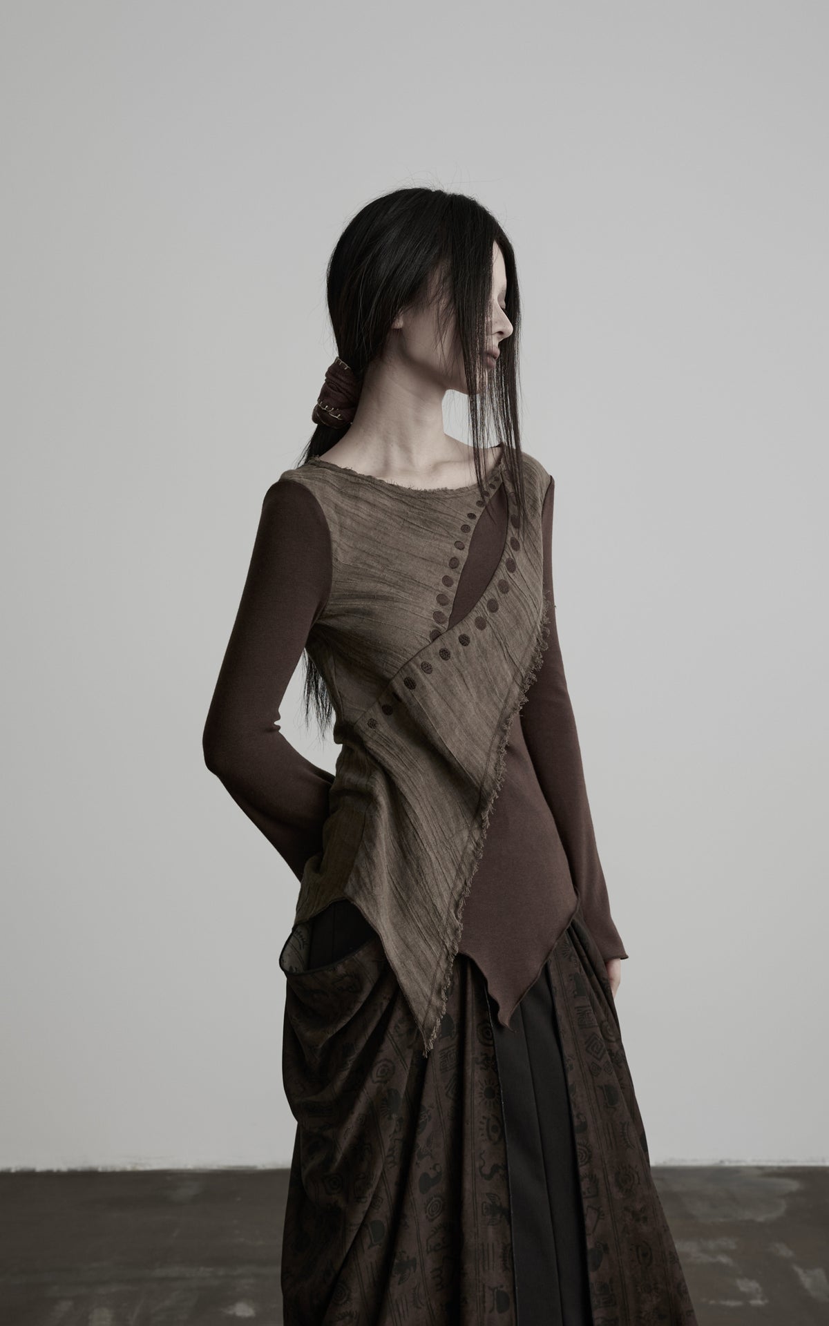 <tc>DOINDULGE</tc> ボートネックパネルアシンメトリックロングスリーブトップ