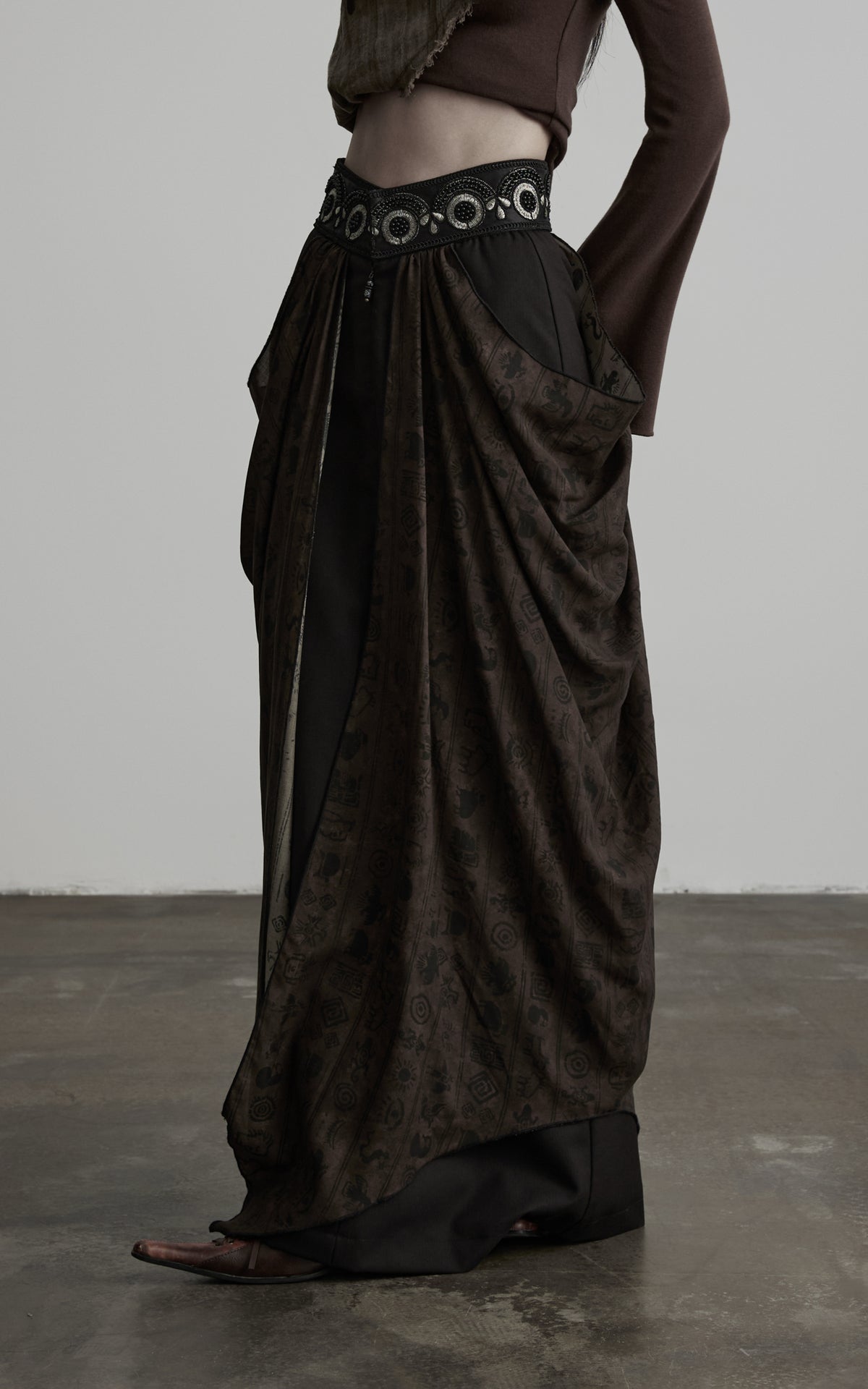 <tc>DOINDULGE</tc> Jupe longue drapée à taille perlée