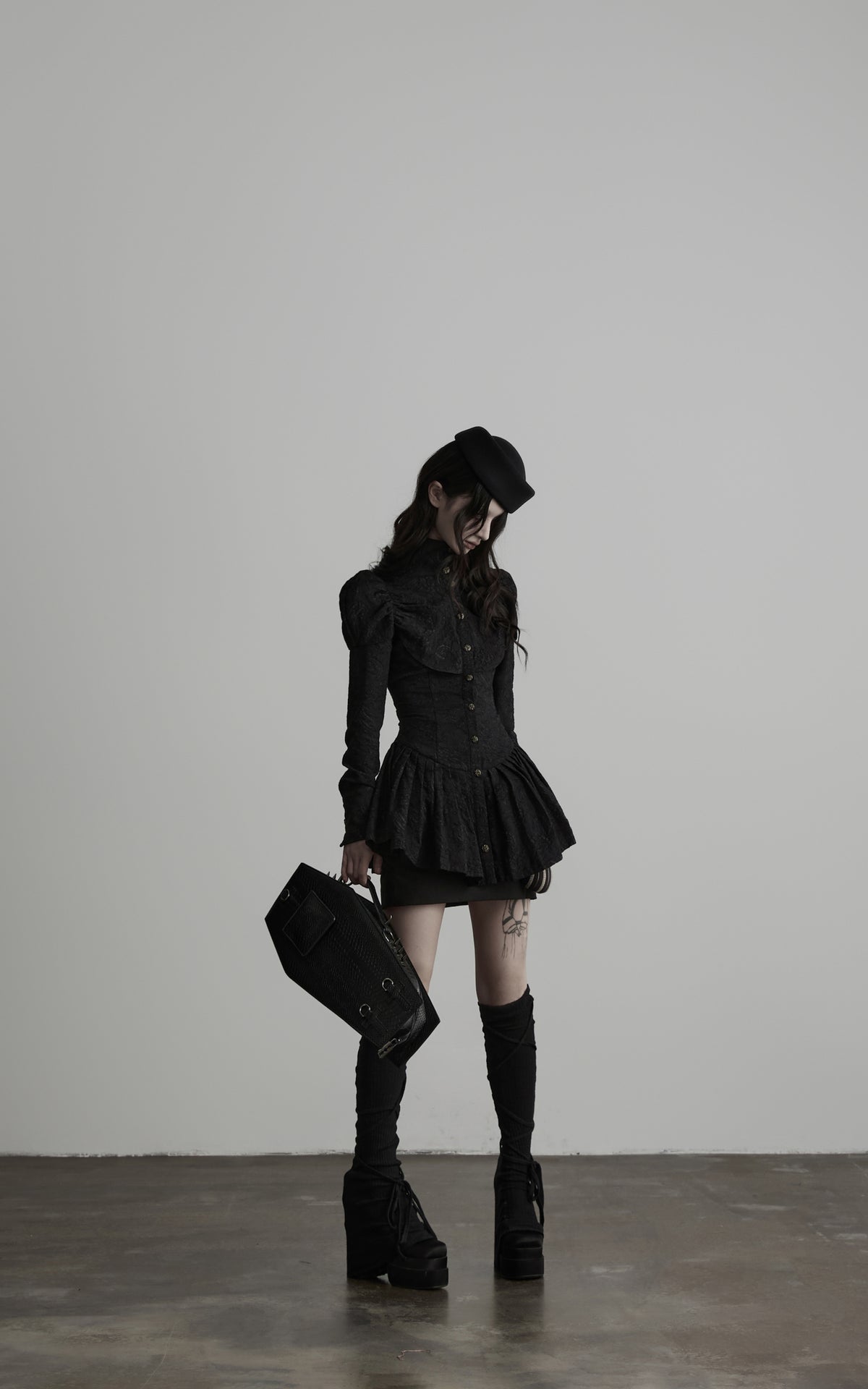 <tc>DOINDULGE</tc> Jacquard-Langarmshirt mit hohem Kragen und Schößchen