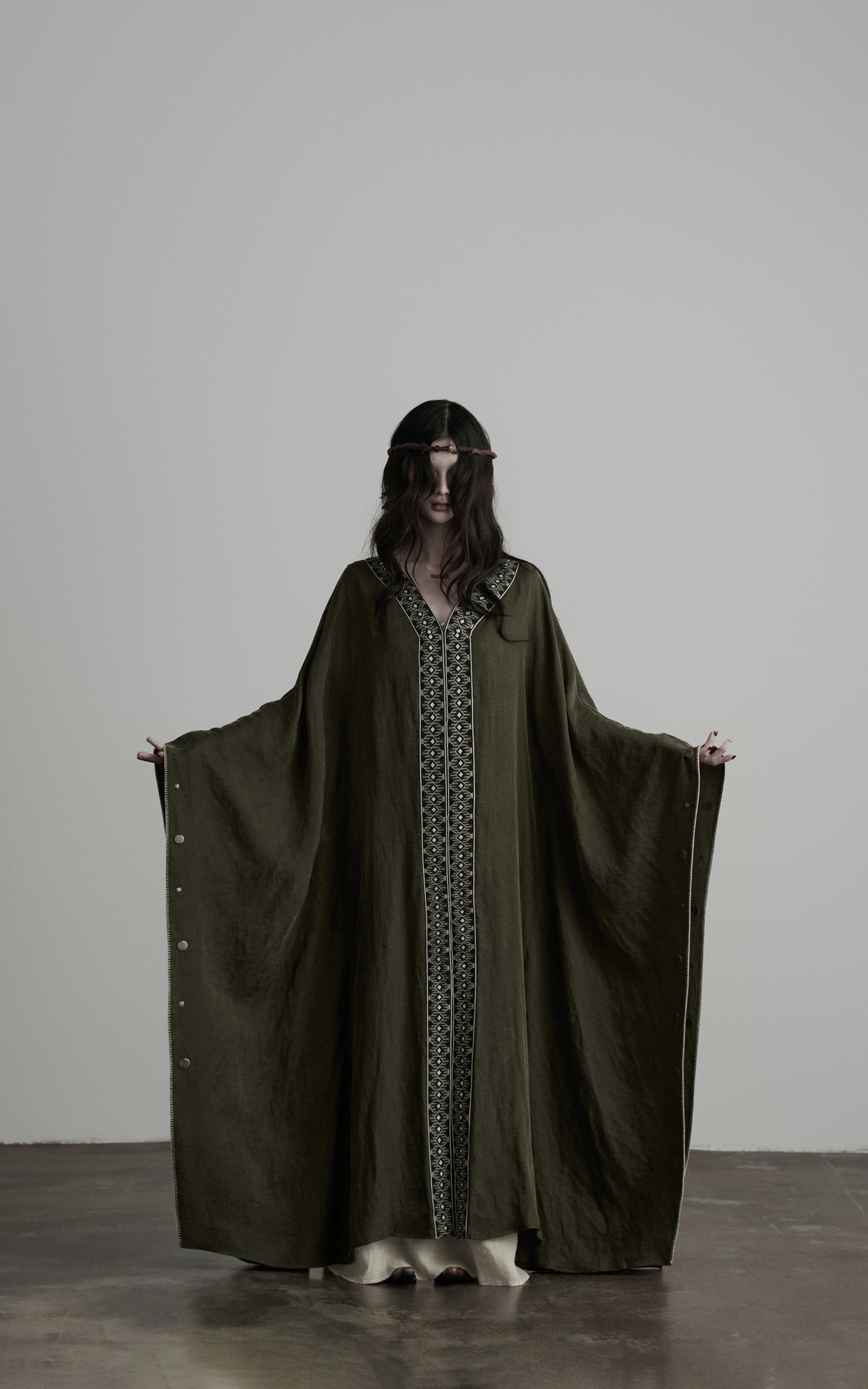<tc>DOINDULGE</tc> Abnehmbare Kapuze Bestickter Oversize-Cape-Mantel