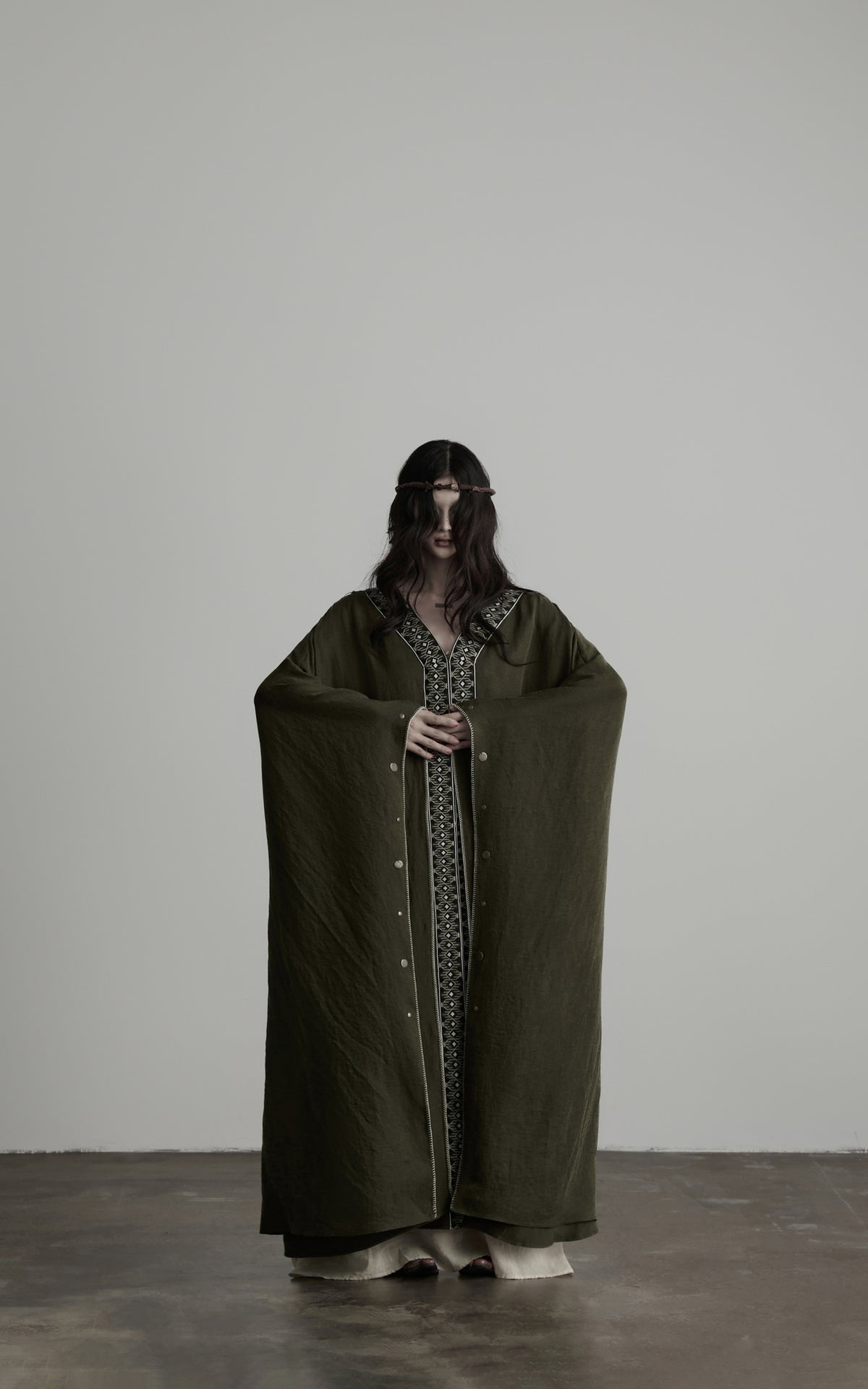 <tc>DOINDULGE</tc> Abnehmbare Kapuze Bestickter Oversize-Cape-Mantel