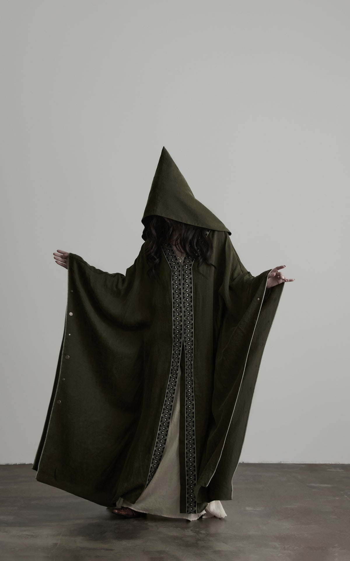 <tc>DOINDULGE</tc> Abnehmbare Kapuze Bestickter Oversize-Cape-Mantel