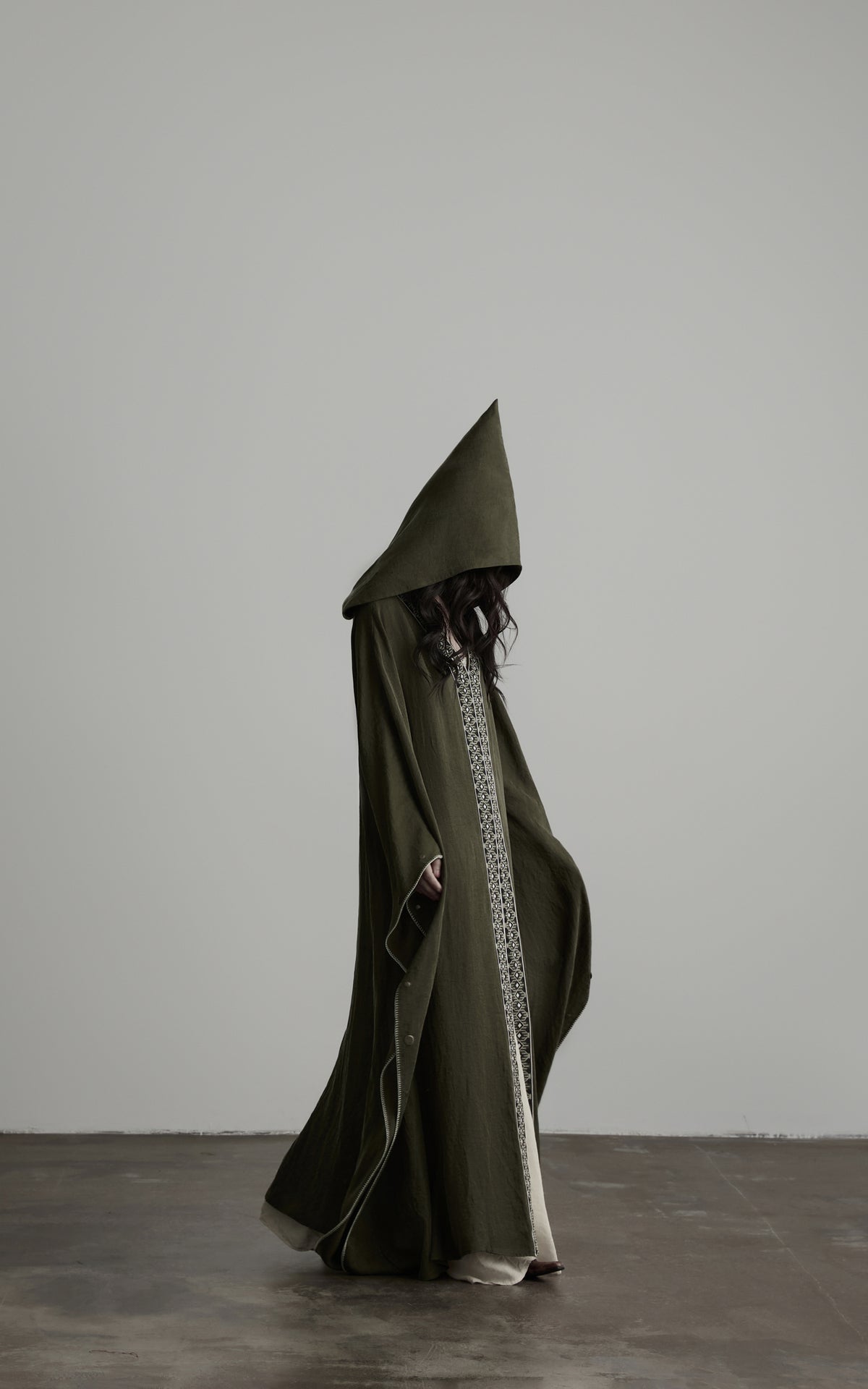 <tc>DOINDULGE</tc> Abnehmbare Kapuze Bestickter Oversize-Cape-Mantel
