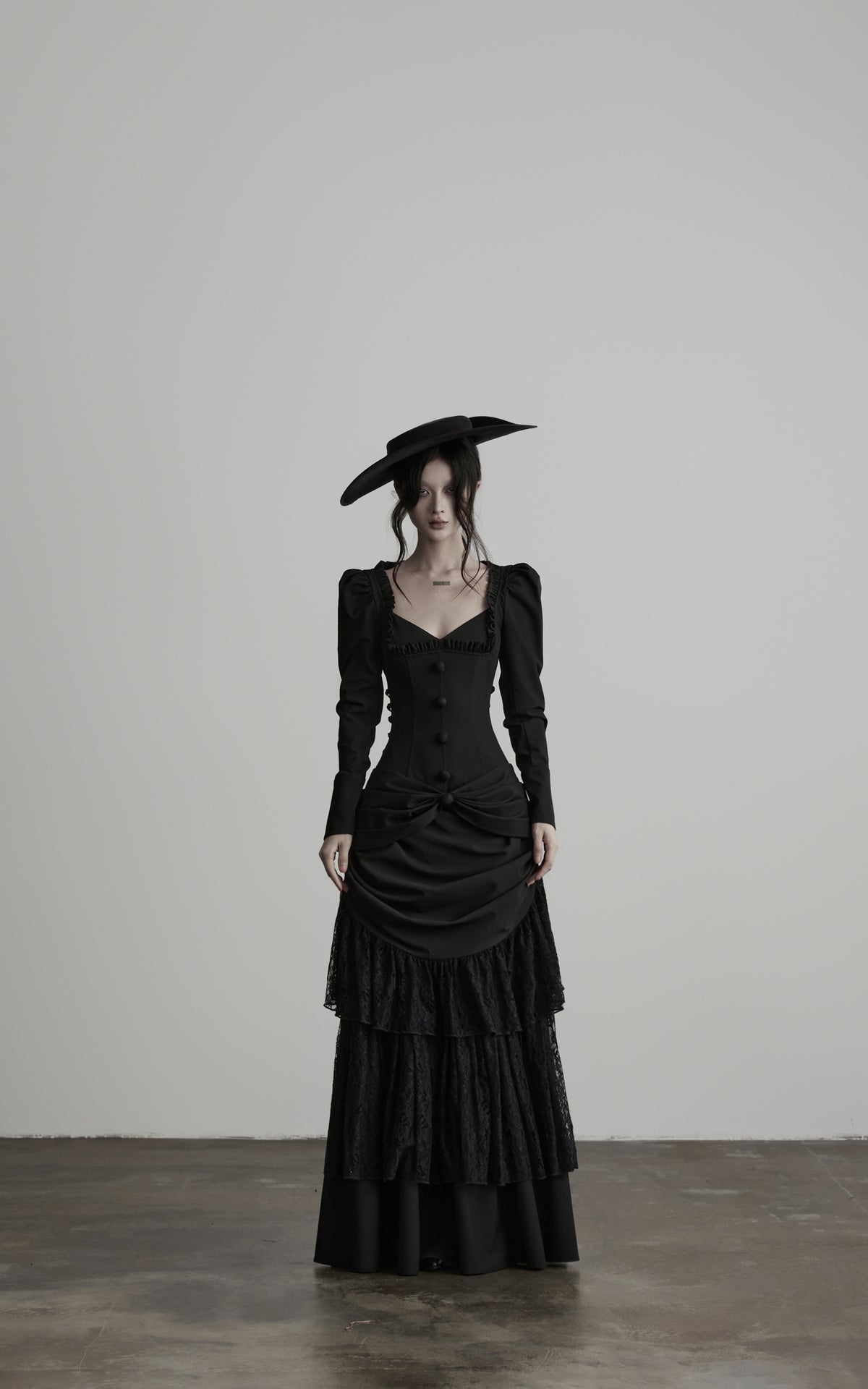 <tc>DOINDULGE</tc> Gothic Spitzen-Panel Tailliertes Maxi-Kleid