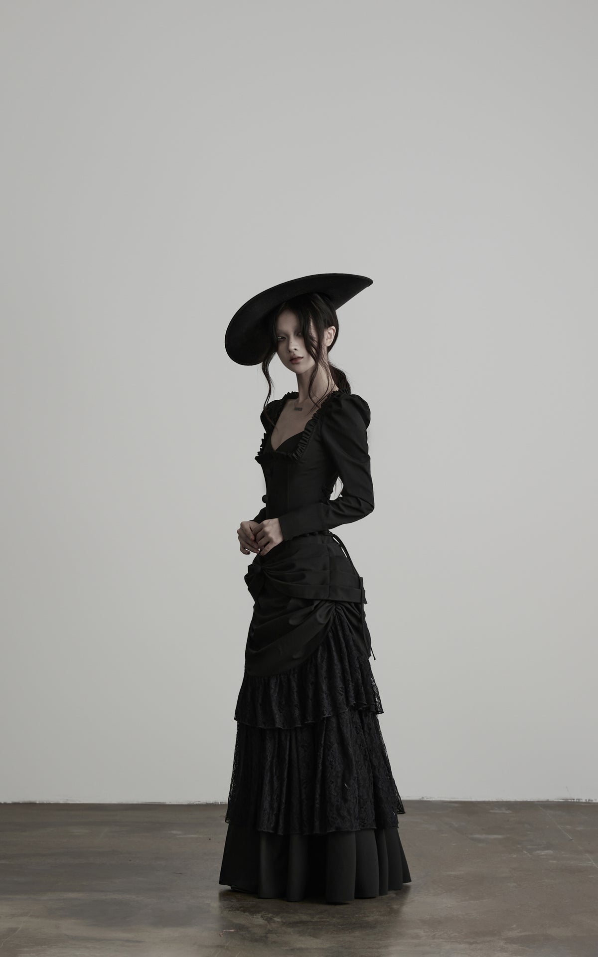 <tc>DOINDULGE</tc> Gothic Spitzen-Panel Tailliertes Maxi-Kleid