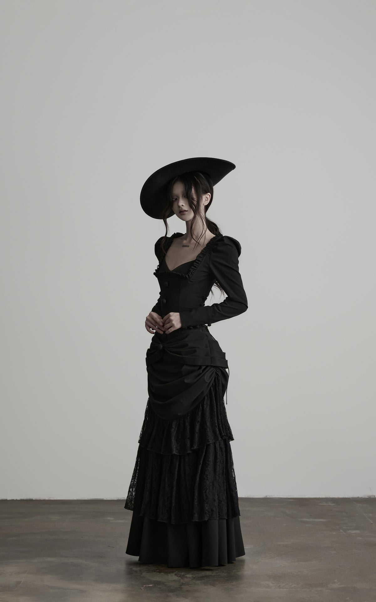 <tc>DOINDULGE</tc> Gothic Spitzen-Panel Tailliertes Maxi-Kleid