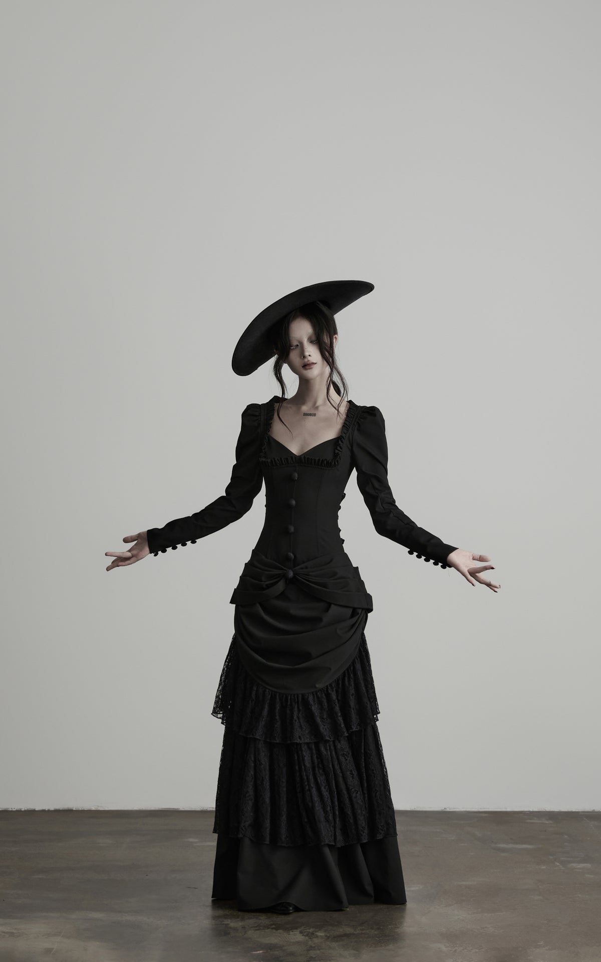 <tc>DOINDULGE</tc> Gothic Spitzen-Panel Tailliertes Maxi-Kleid