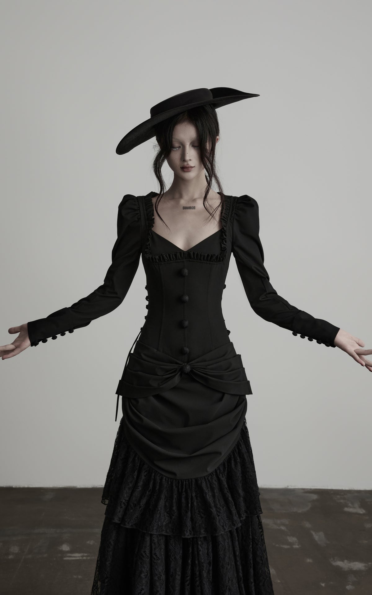 <tc>DOINDULGE</tc> Gothic Spitzen-Panel Tailliertes Maxi-Kleid