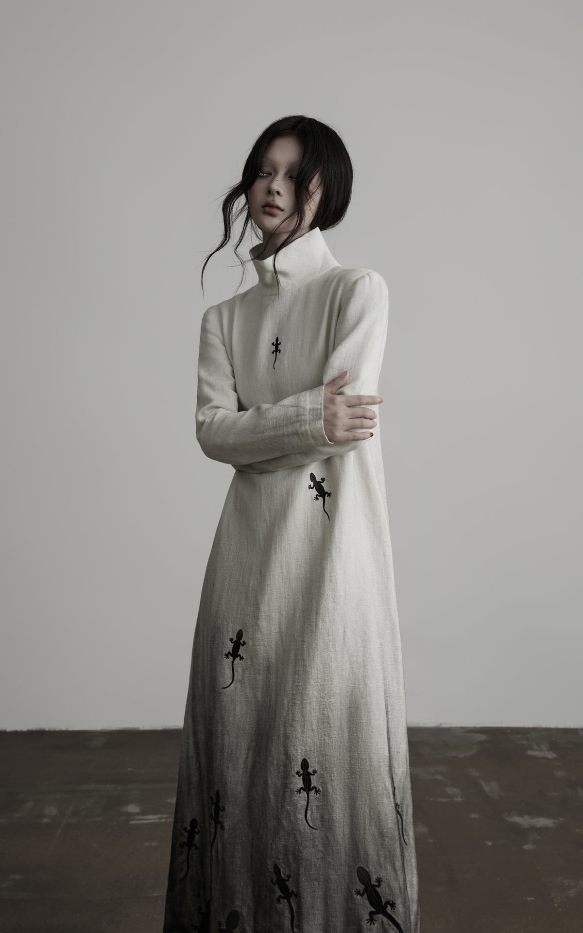 <tc>DOINDULGE</tc> Robe longue ombrée à col montant brodée