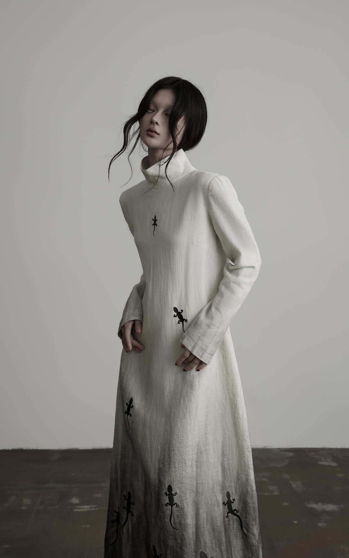 <tc>DOINDULGE</tc> Robe longue ombrée à col montant brodée