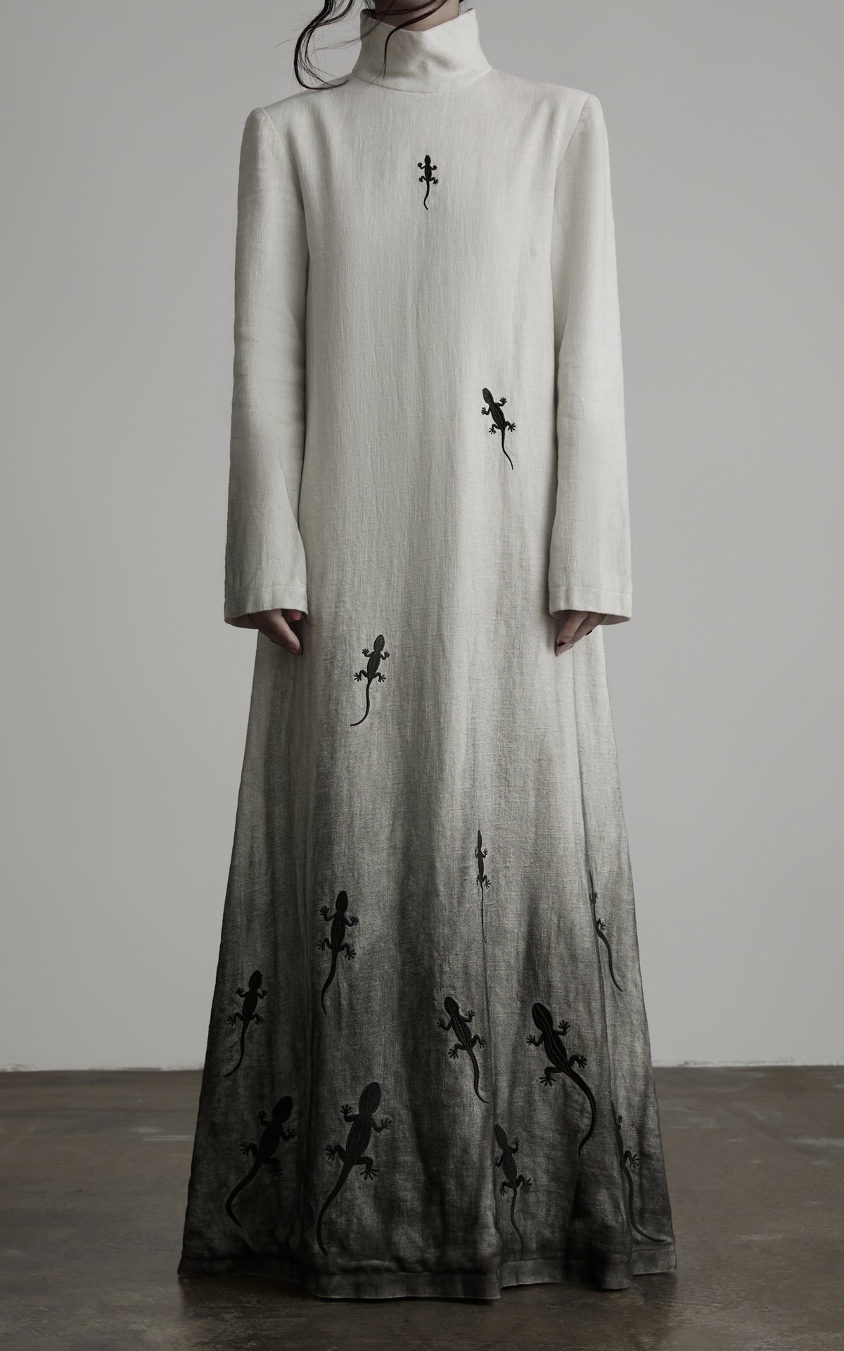 <tc>DOINDULGE</tc> Robe longue ombrée à col montant brodée