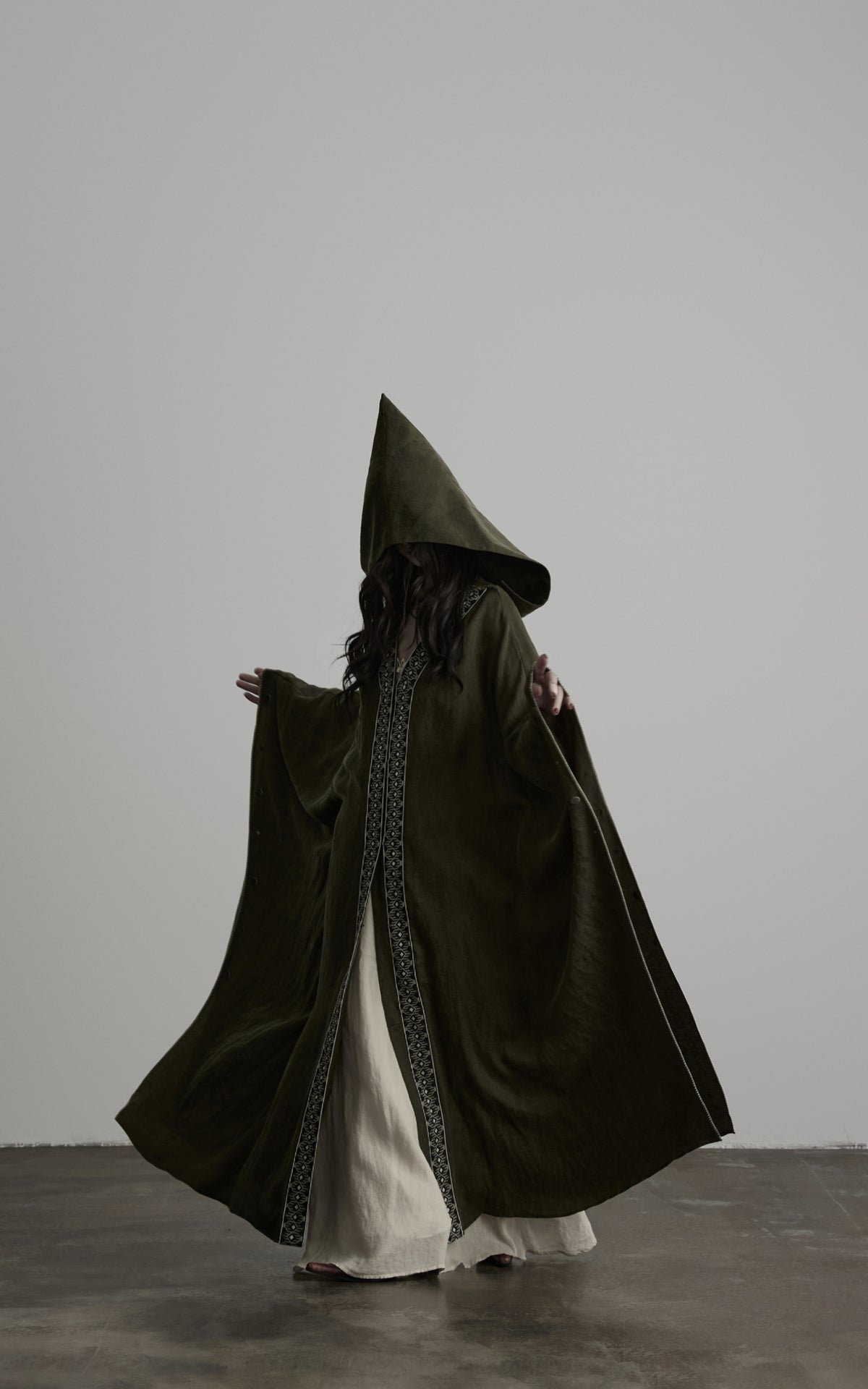 <tc>DOINDULGE</tc> Abnehmbare Kapuze Bestickter Oversize-Cape-Mantel