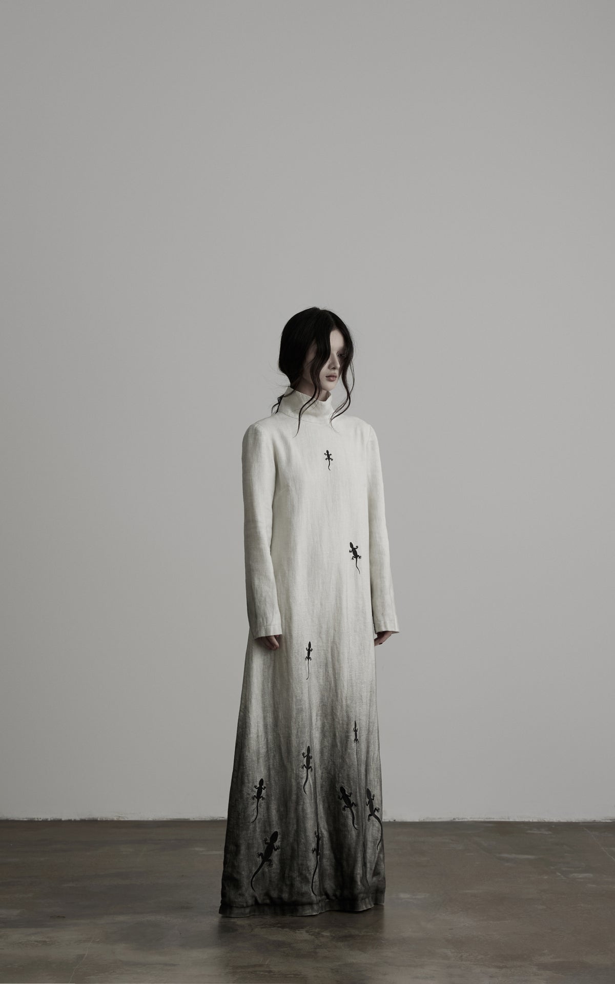 <tc>DOINDULGE</tc> Robe longue ombrée à col montant brodée