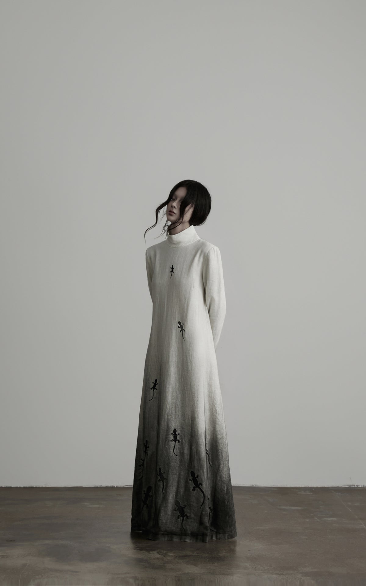 <tc>DOINDULGE</tc> Robe longue ombrée à col montant brodée