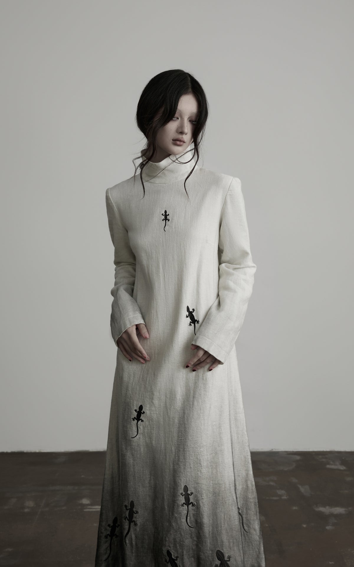 <tc>DOINDULGE</tc> Robe longue ombrée à col montant brodée