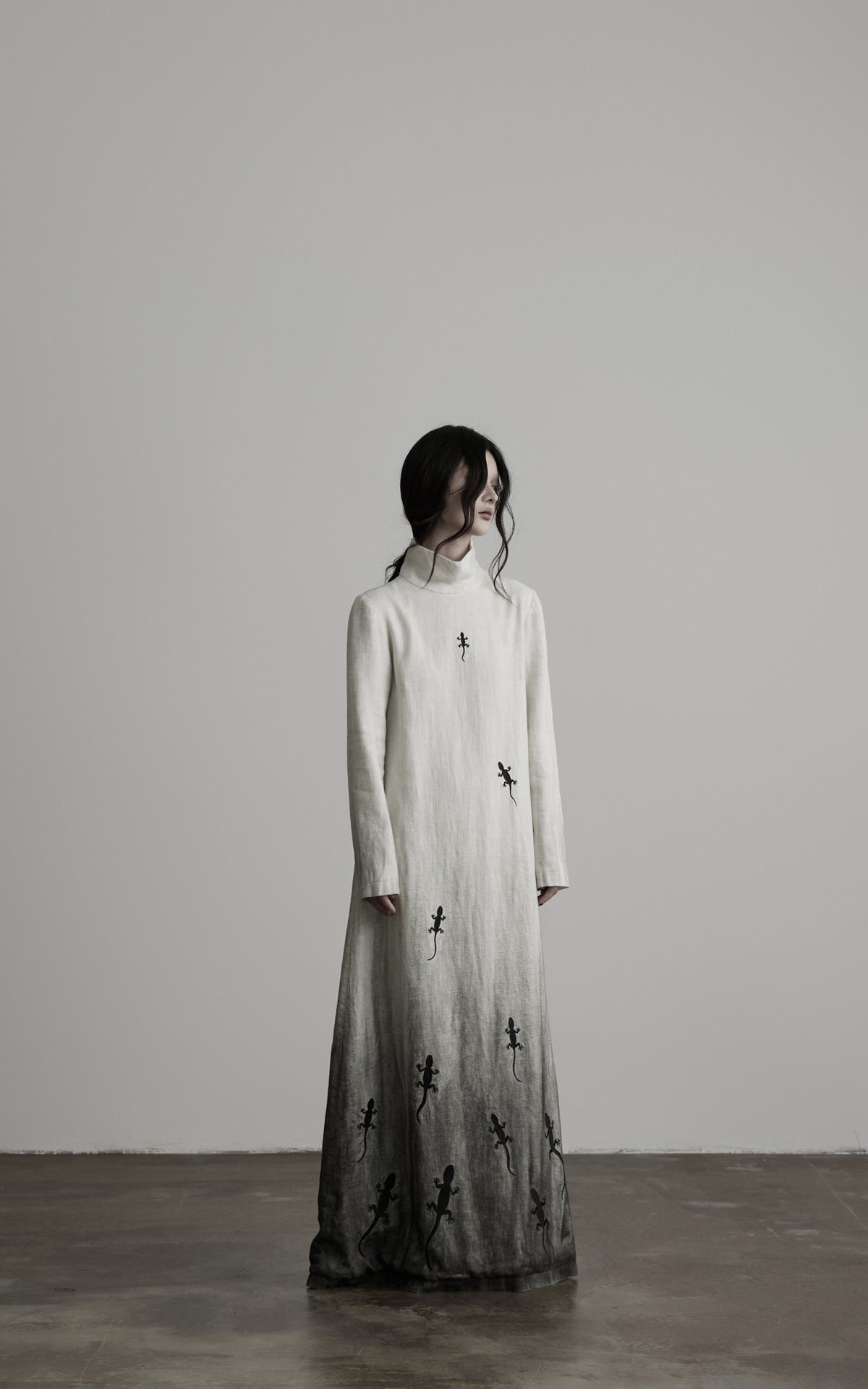 <tc>DOINDULGE</tc> Robe longue ombrée à col montant brodée