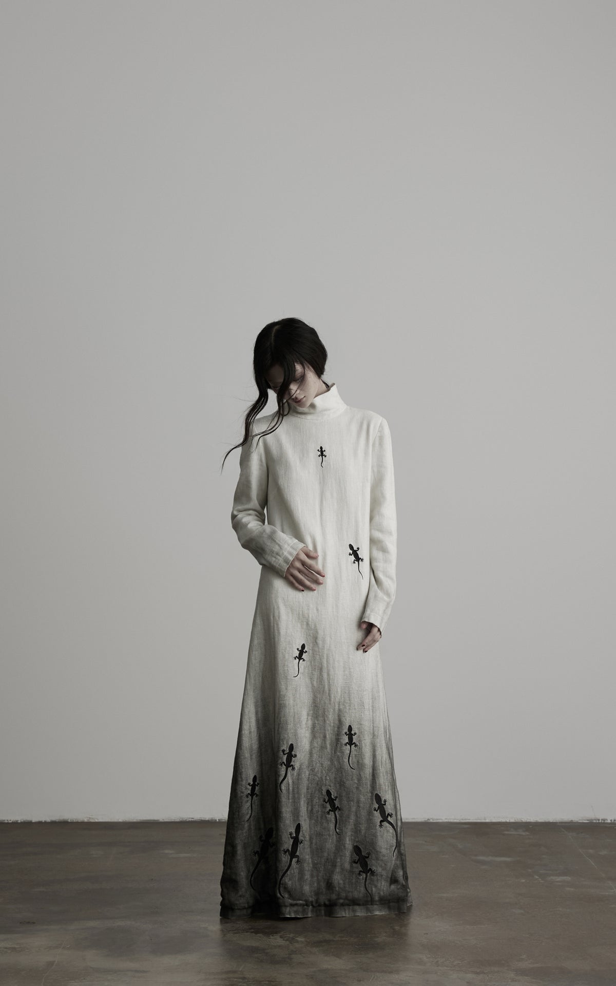 <tc>DOINDULGE</tc> Robe longue ombrée à col montant brodée