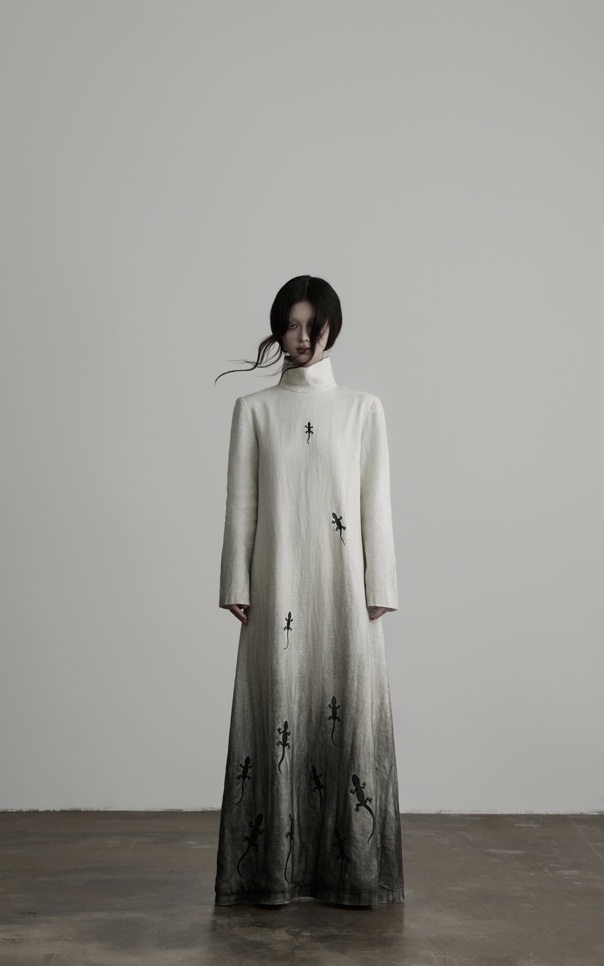 <tc>DOINDULGE</tc> Robe longue ombrée à col montant brodée