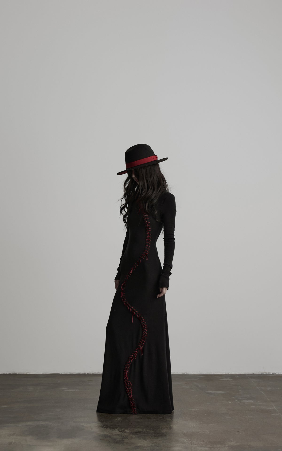 <tc>DOINDULGE</tc> Maxi-Strickkleid mit hohem Kragen und Kontrastnähten