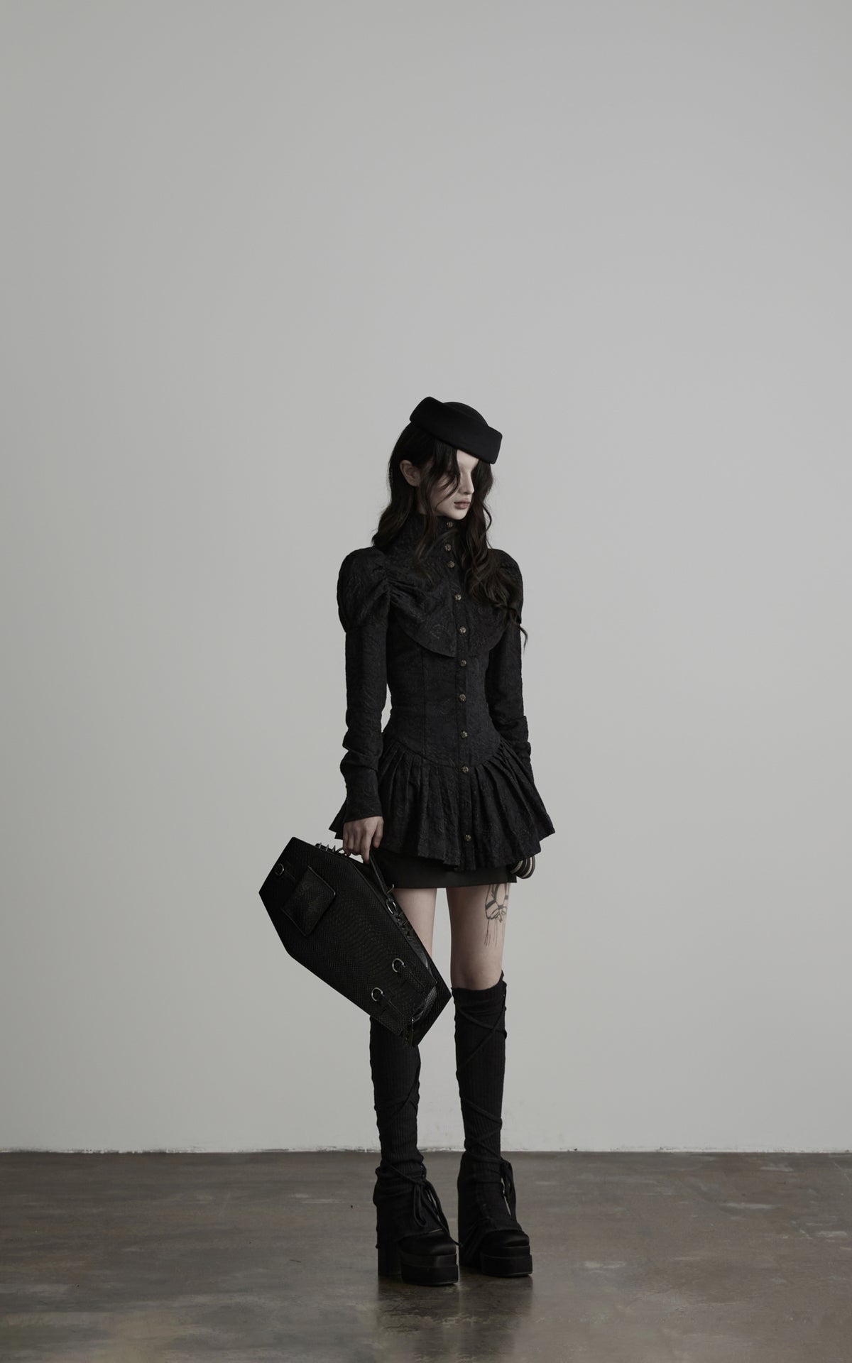 <tc>DOINDULGE</tc> Jacquard-Langarmshirt mit hohem Kragen und Schößchen