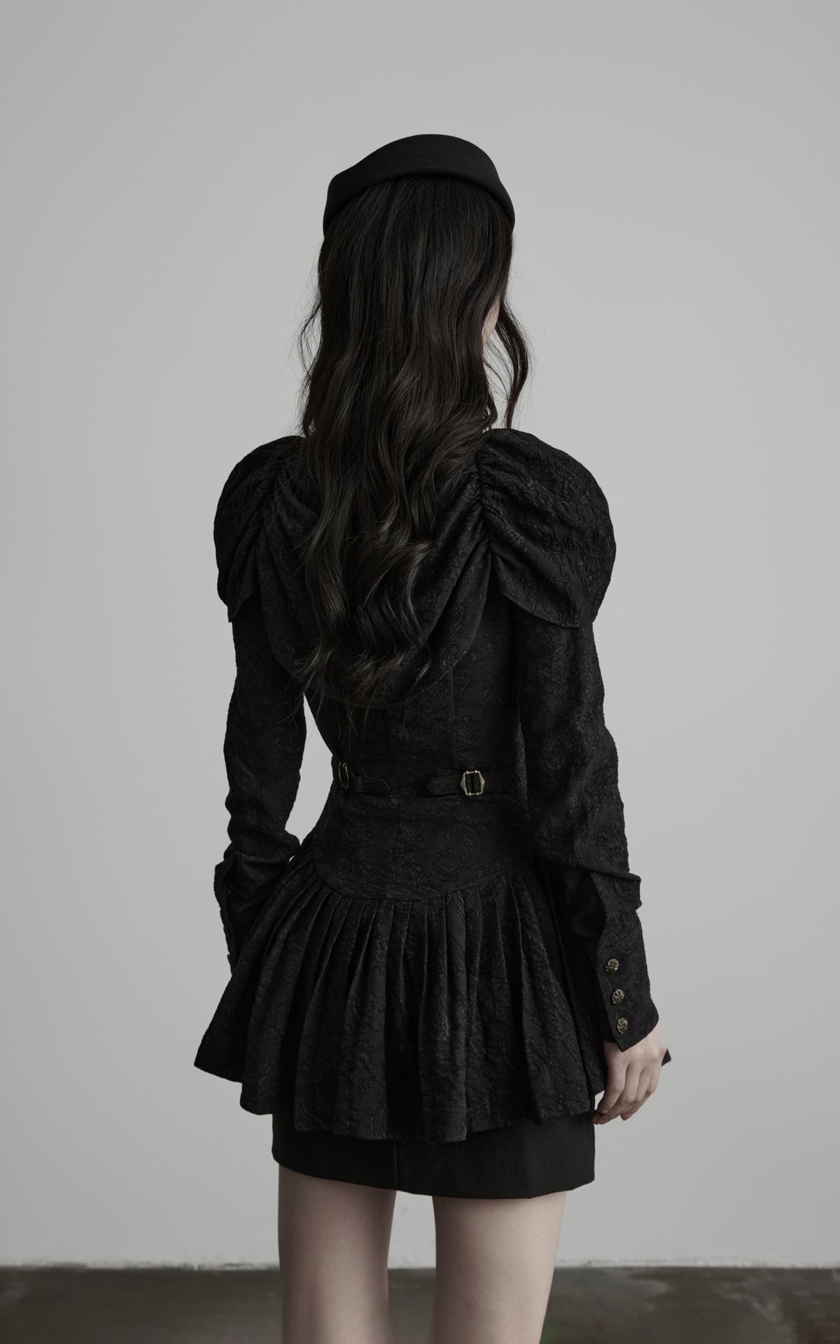 <tc>DOINDULGE</tc> Jacquard-Langarmshirt mit hohem Kragen und Schößchen