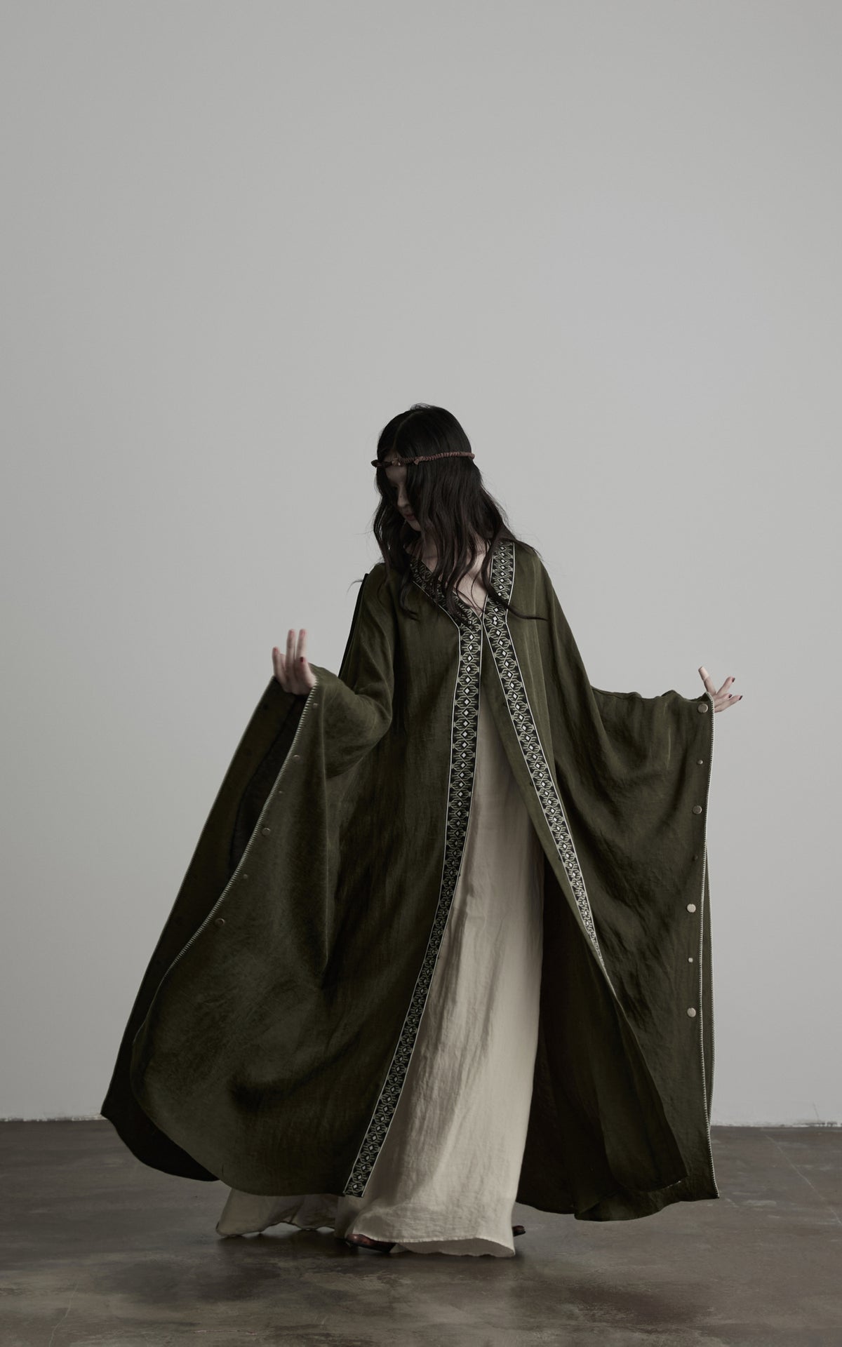<tc>DOINDULGE</tc> Abnehmbare Kapuze Bestickter Oversize-Cape-Mantel