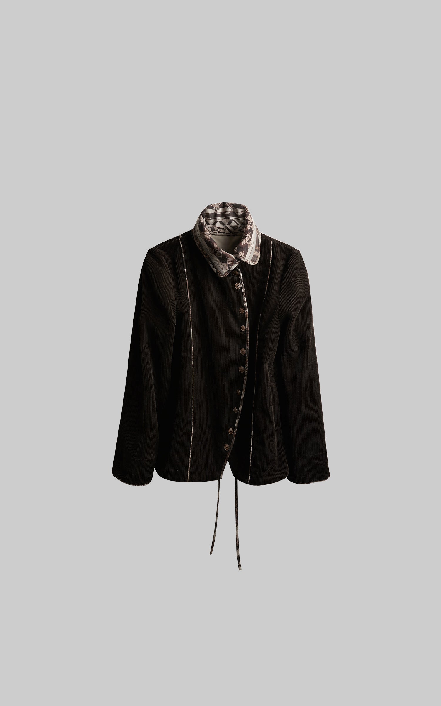 <tc>INDULGE</tc> アシンメトリックボタンラインのストラクチャードコーデュロイジャケット