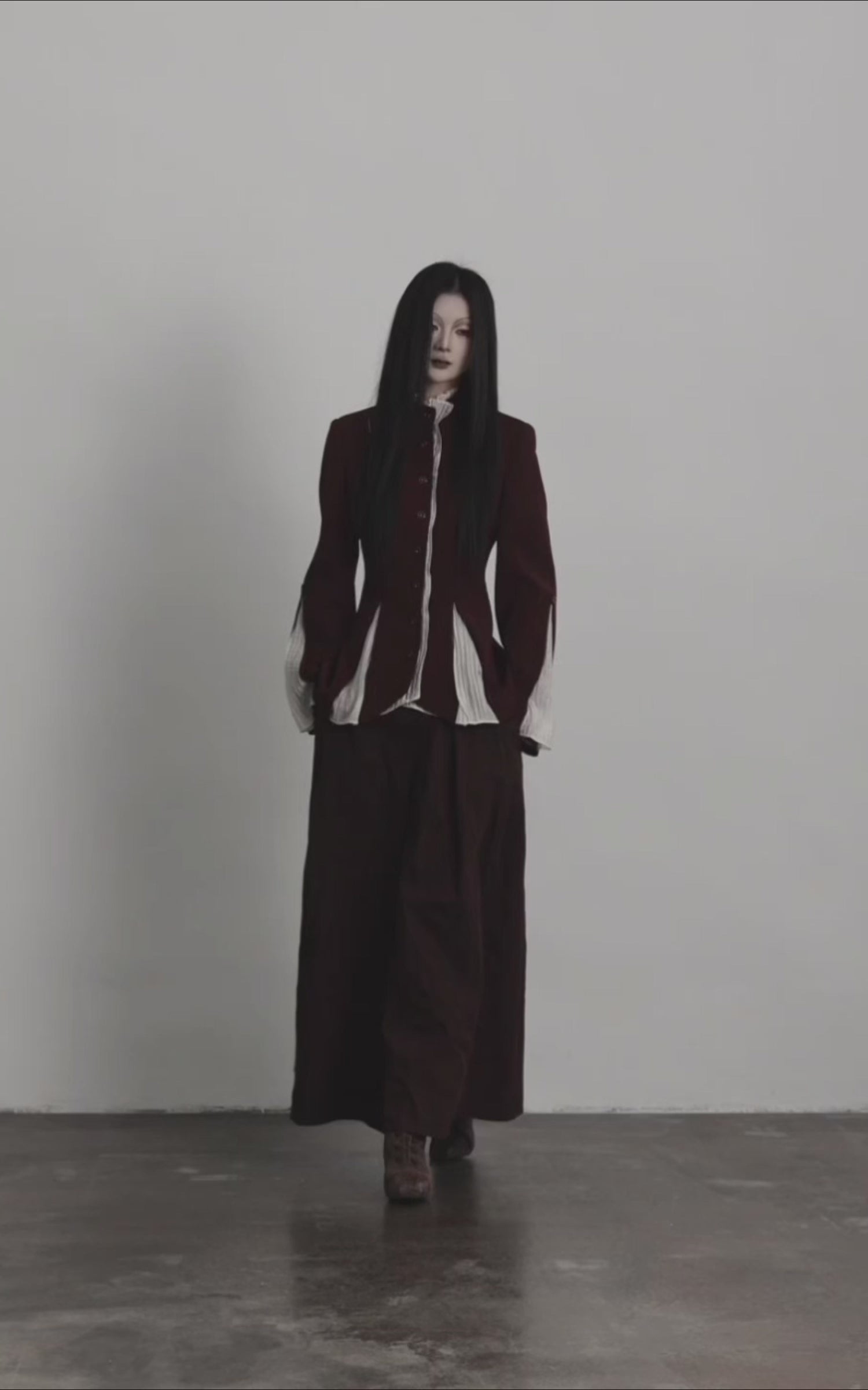 Charger la vidéo : <tc>DOINDULGE</tc> Veste structurée à col montant