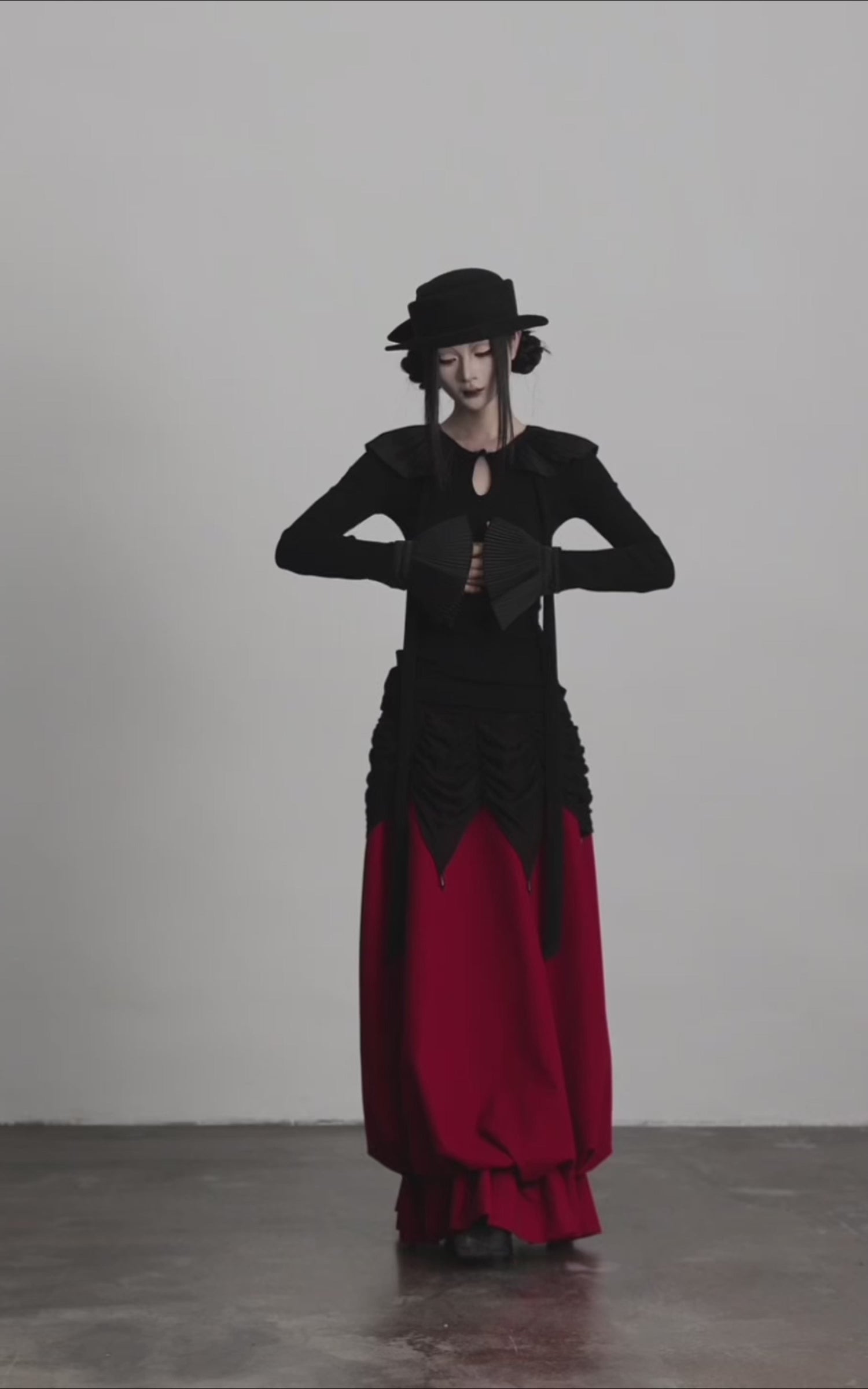 Video laden: <tc>DOINDULGE</tc> Plissierter Kragen, ausgestellte Ärmel, geripptes Langarmshirt